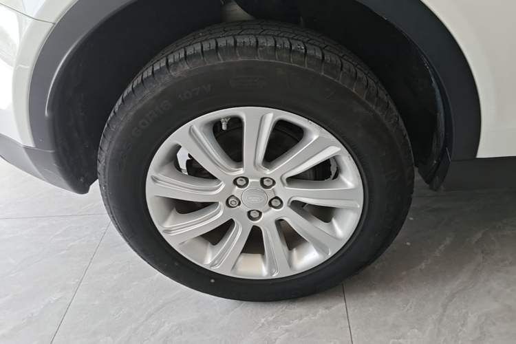 Used Land Rover Discovery Sport 2017 2.0T SE Right Rear Wheel Hub