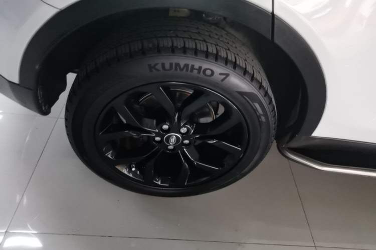 Used Land Rover Discovery Sport 2017 2.0T Cool Black Limited Edition Right Rear Wheel Hub
