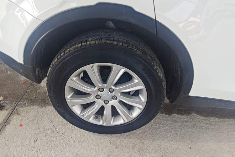 Used Land Rover Discovery Sport 2017 2.0T SE Right Rear Wheel Hub