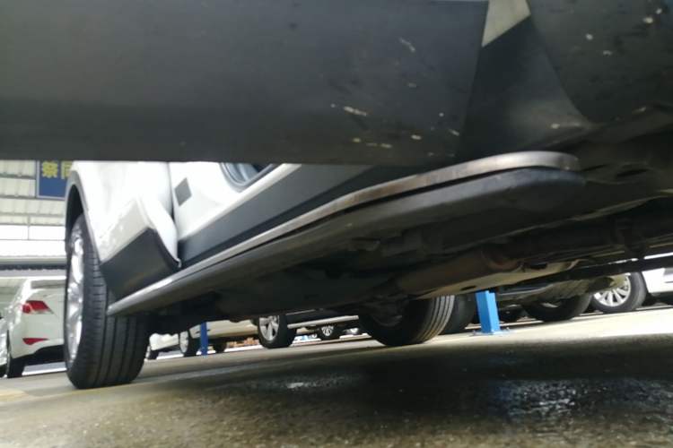 Used Land Rover Discovery Sport 2017 2.0T SE Right Side Sill