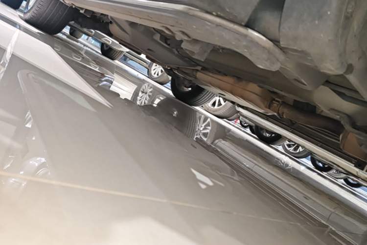Used Land Rover Discovery Sport 2017 2.0T HSE Right Side Sill