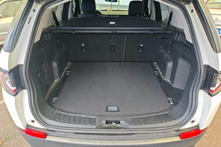Used Land Rover Discovery Sport 2017 2.0T SE Trunk