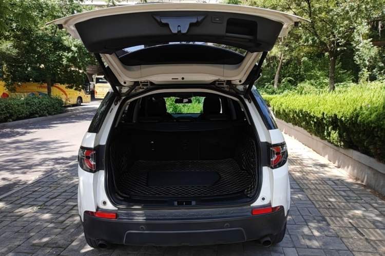 Used Land Rover Discovery Sport 2017 2.0T PURE Trunk