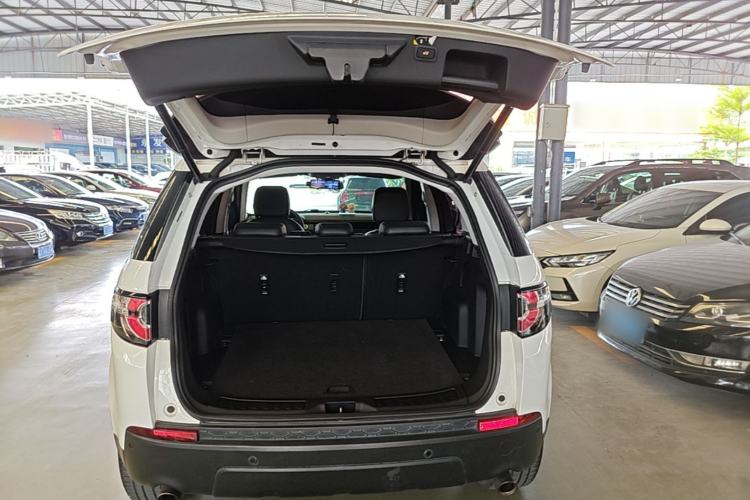 Used Land Rover Discovery Sport 2017 2.0T PURE Trunk
