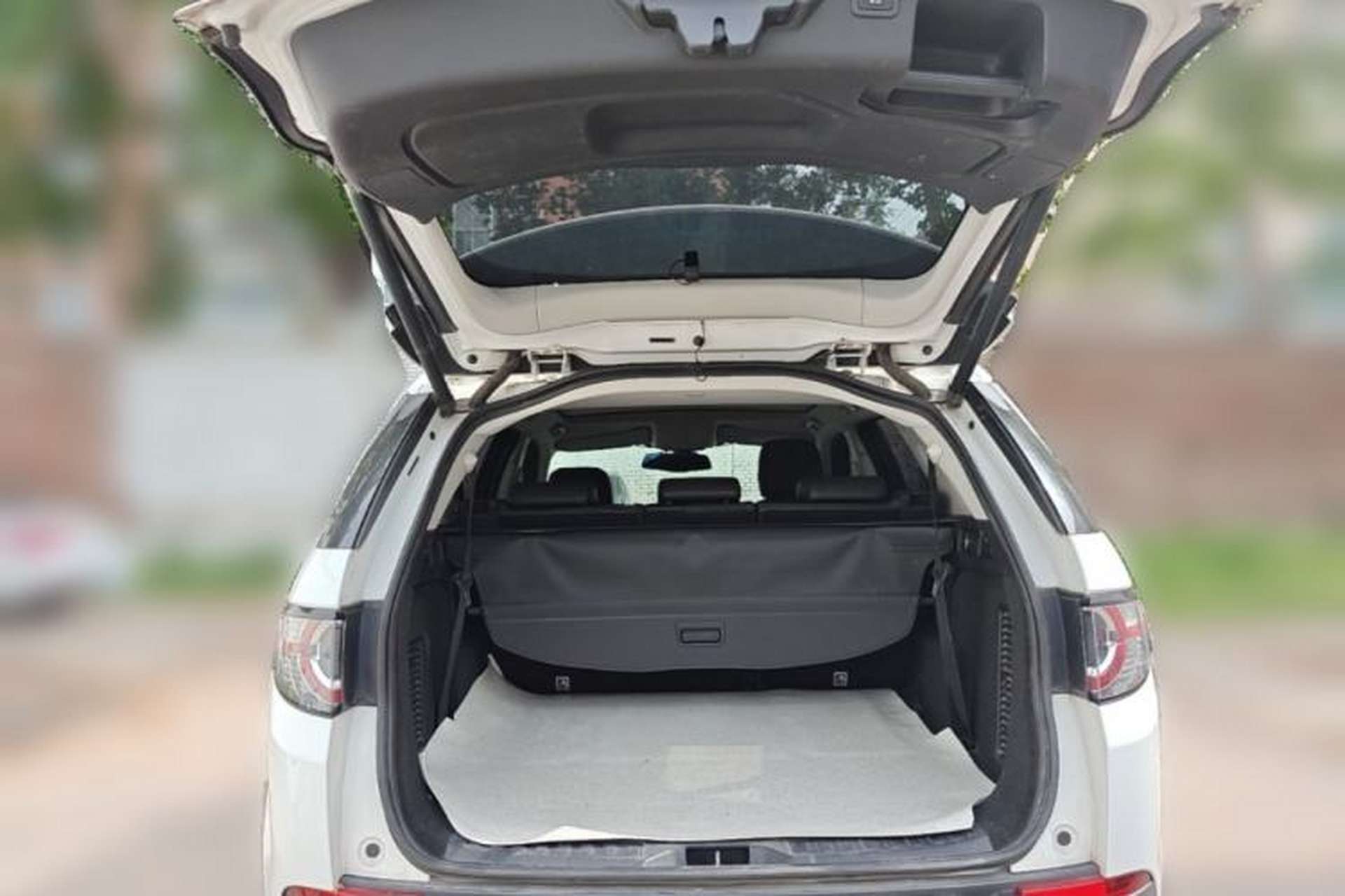 Used Land Rover Discovery Sport 2017 2.0T HSE Trunk