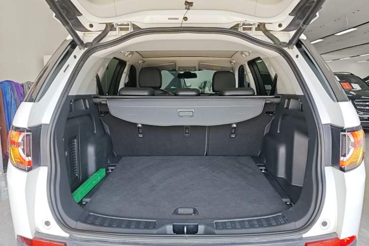 Used Land Rover Discovery Sport 2017 2.0T SE Trunk