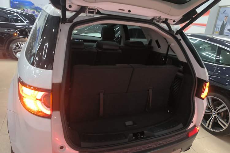 Used Land Rover Discovery Sport 2017 2.0T HSE Trunk