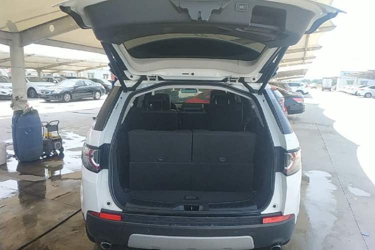 Used Land Rover Discovery Sport 2017 2.0T HSE Trunk