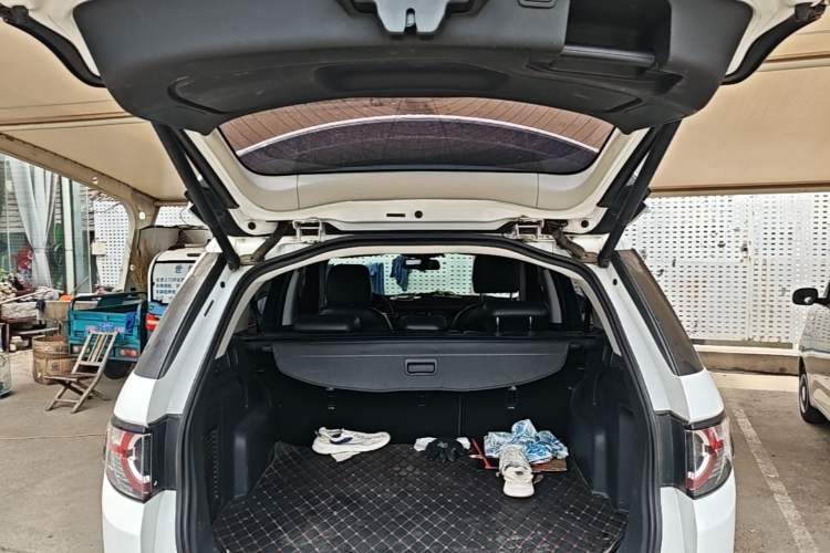 Used Land Rover Discovery Sport 2017 2.0T SE Trunk