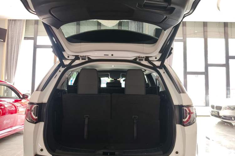 Used Land Rover Discovery Sport 2017 2.0T HSE Trunk