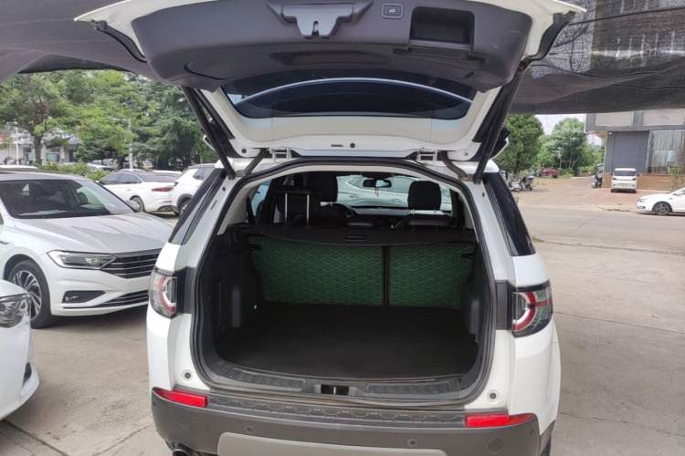 Used Land Rover Discovery Sport 2017 2.0T SE Trunk