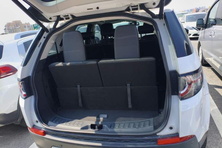 Used Land Rover Discovery Sport 2017 2.0T HSE Trunk