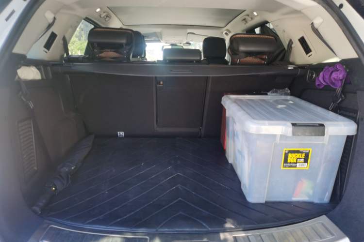 Used Land Rover Discovery Sport 2017 2.0T HSE Trunk