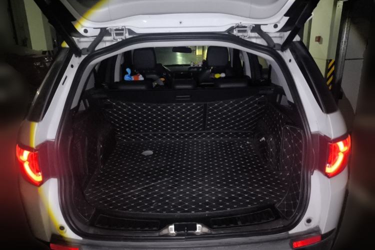 Used Land Rover Discovery Sport 2017 2.0T SE Trunk
