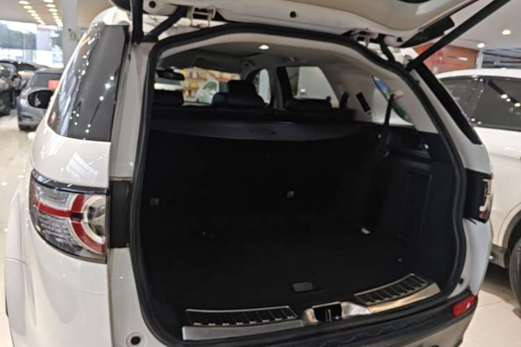 Used Land Rover Discovery Sport 2017 2.0T HSE Trunk