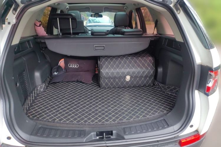 Used Land Rover Discovery Sport 2017 2.0T PURE Trunk