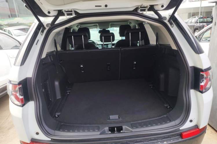 Used Land Rover Discovery Sport 2017 2.0T PURE Trunk