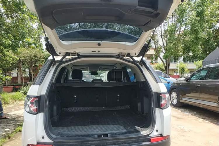 Used Land Rover Discovery Sport 2017 2.0T PURE Trunk