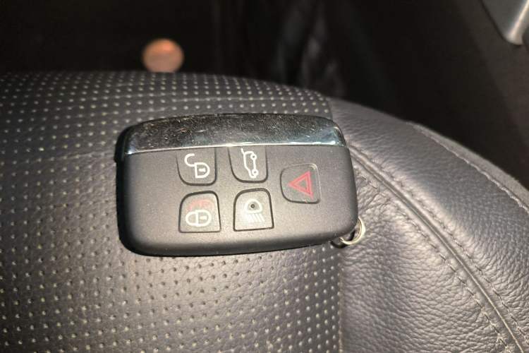 Used Land Rover Discovery Sport 2017 2.0T HSE Vehicle Key