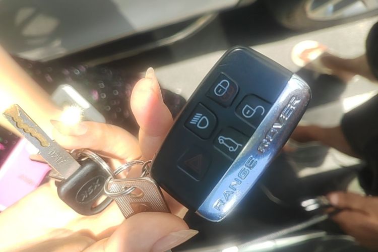 Used Land Rover Discovery Sport 2017 2.0T HSE Vehicle Key