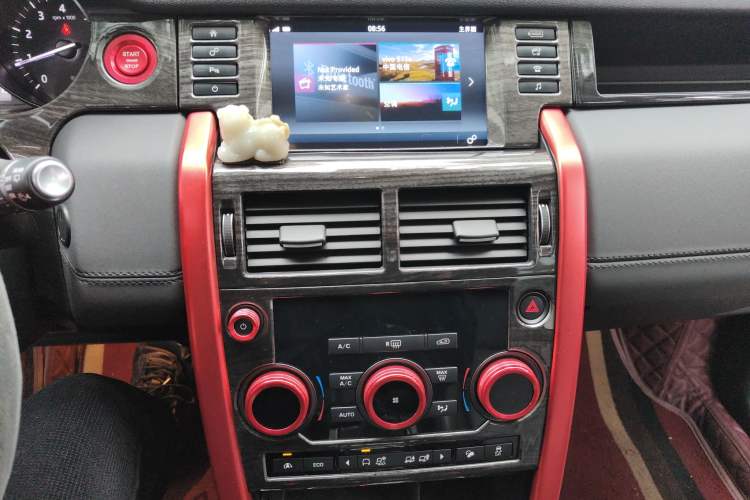 Used Land Rover Discovery Sport 2017 2.0T SE Audio And AC Panel