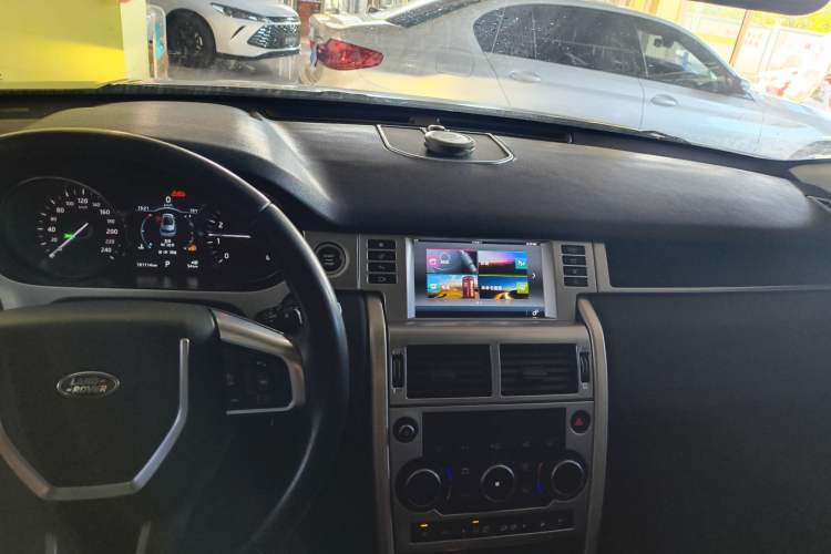 Used Land Rover Discovery Sport 2017 2.0T HSE Center Console