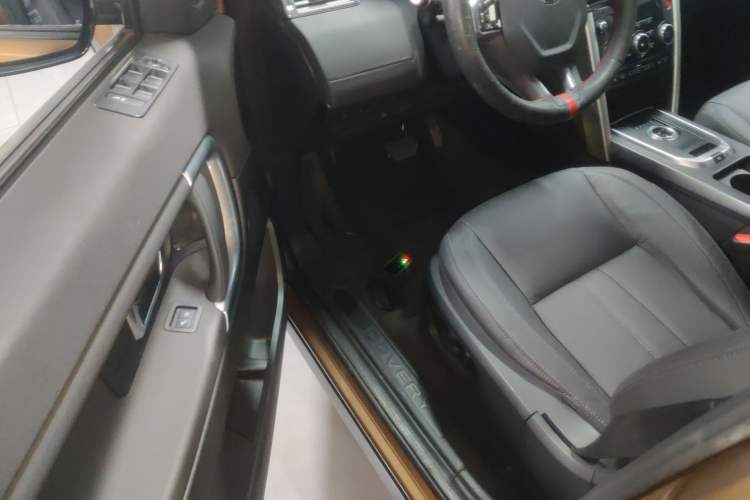 Used Land Rover Discovery Sport 2017 2.0T SE Driver Seat