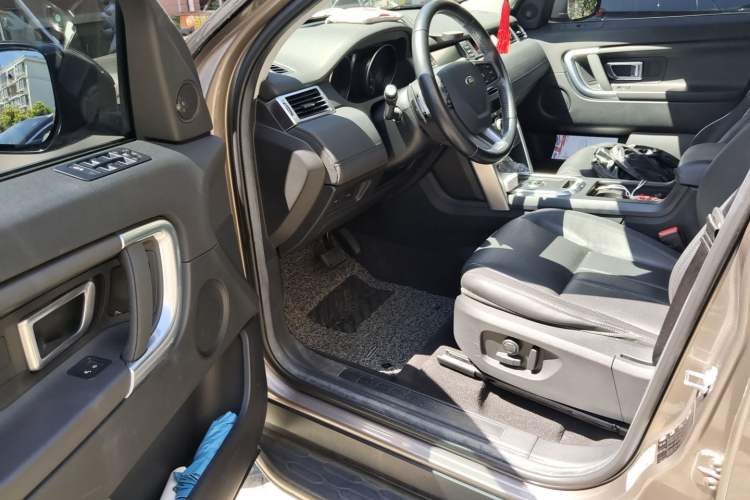Used Land Rover Discovery Sport 2017 2.0T SE Driver Seat