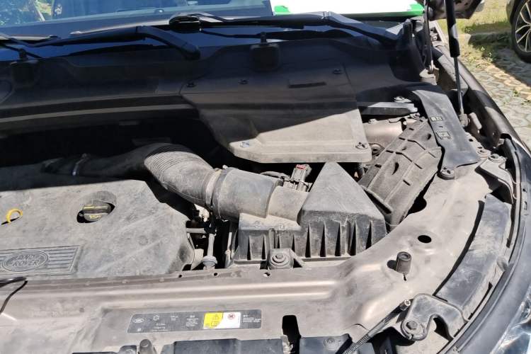 Used Land Rover Discovery Sport 2017 2.0T SE Engine Bay Left