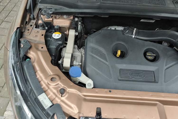Used Land Rover Discovery Sport 2017 2.0T SE Engine Bay Right