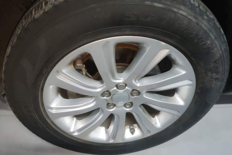 Used Land Rover Discovery Sport 2017 2.0T SE Exterior 4