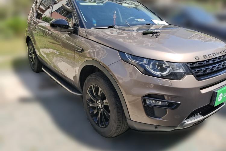 Used Land Rover Discovery Sport 2017 2.0T SE Front Right 45 Deg