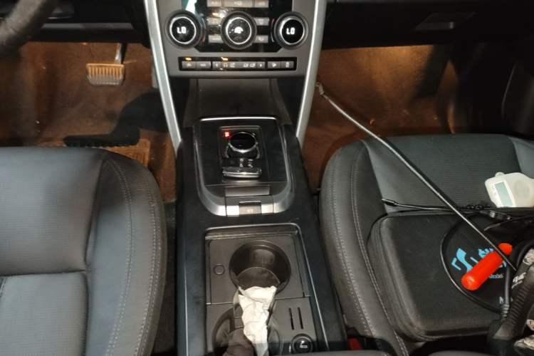 Used Land Rover Discovery Sport 2017 2.0T SE Gear Lever