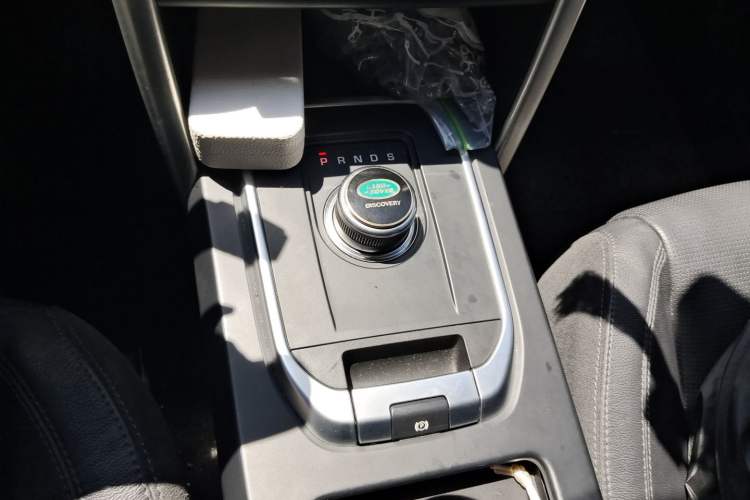Used Land Rover Discovery Sport 2017 2.0T SE Gear Lever
