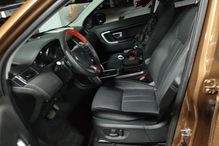 Used Land Rover Discovery Sport 2017 2.0T SE Left Front Seat
