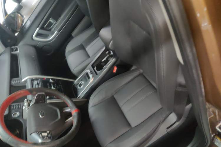 Used Land Rover Discovery Sport 2017 2.0T SE Left Front Seat