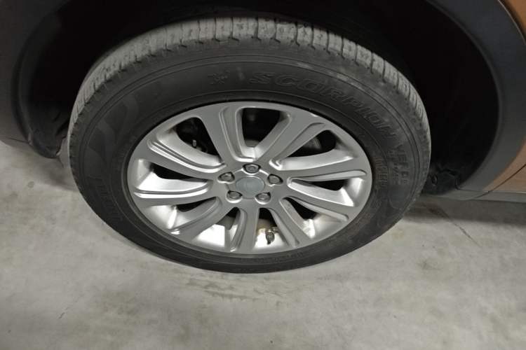 Used Land Rover Discovery Sport 2017 2.0T SE Left Front Wheel Hub