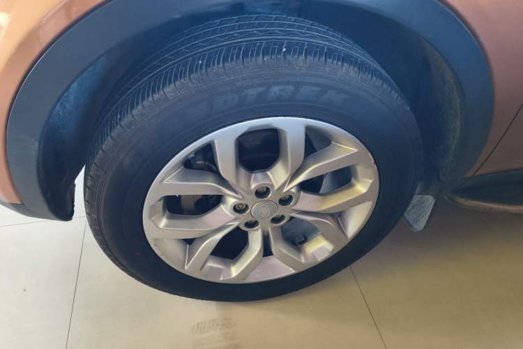Used Land Rover Discovery Sport 2017 2.0T HSE Left Front Wheel Hub