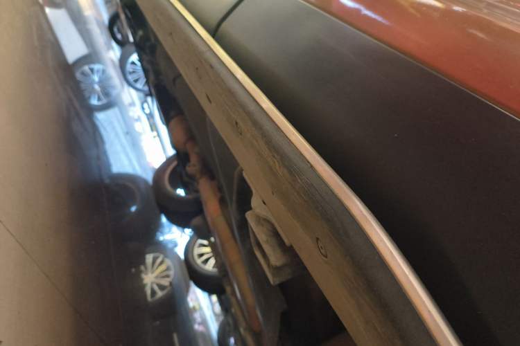 Used Land Rover Discovery Sport 2017 2.0T HSE Left Side Sill
