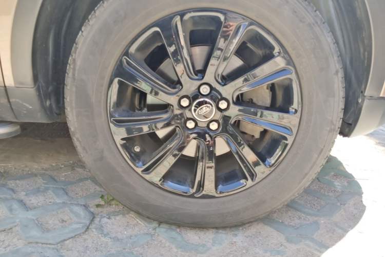 Used Land Rover Discovery Sport 2017 2.0T SE Right Front Wheel Hub