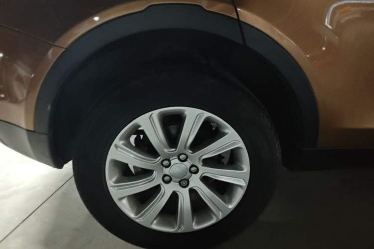 Used Land Rover Discovery Sport 2017 2.0T SE Right Rear Wheel Hub