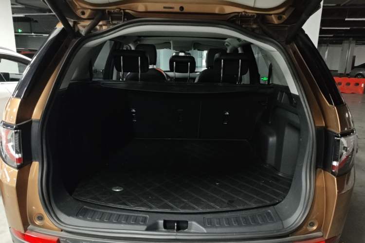 Used Land Rover Discovery Sport 2017 2.0T SE Trunk