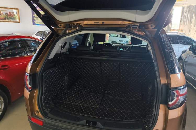 Used Land Rover Discovery Sport 2017 2.0T HSE Trunk