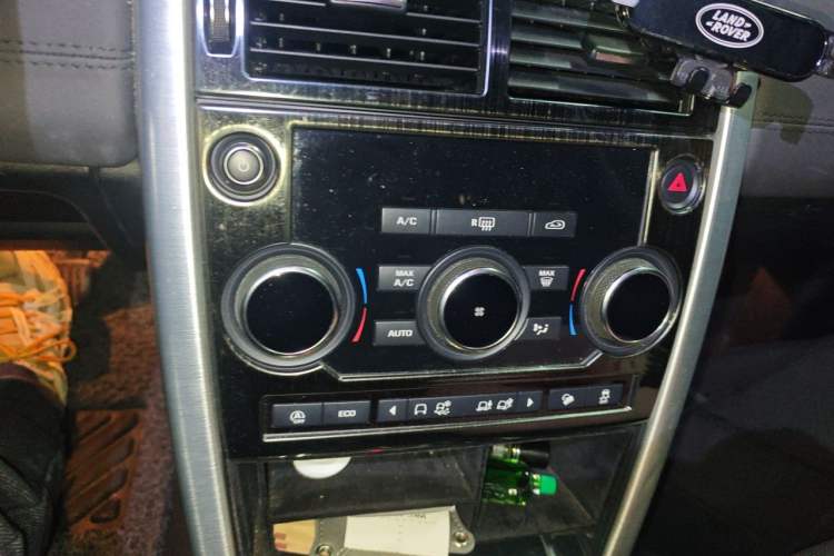 Used Land Rover Discovery Sport 2018 240 PS SE Version Audio And AC Panel