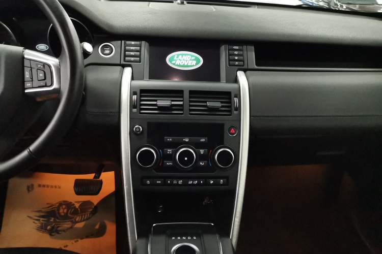 Used Land Rover Discovery Sport 2018 240 PS SE Version Audio And AC Panel