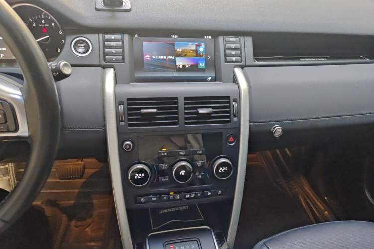 Used Land Rover Discovery Sport 2018 240 PS SE Version Audio And AC Panel