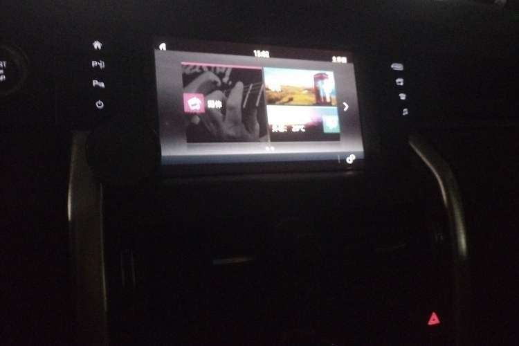 Used Land Rover Discovery Sport 2018 240 PS SE Version Audio And AC Panel