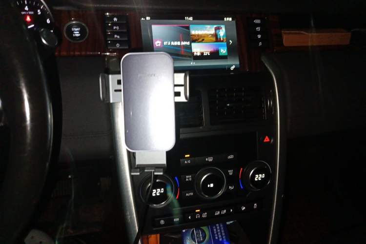 Used Land Rover Discovery Sport 2018 240 PS SE Version Audio And AC Panel