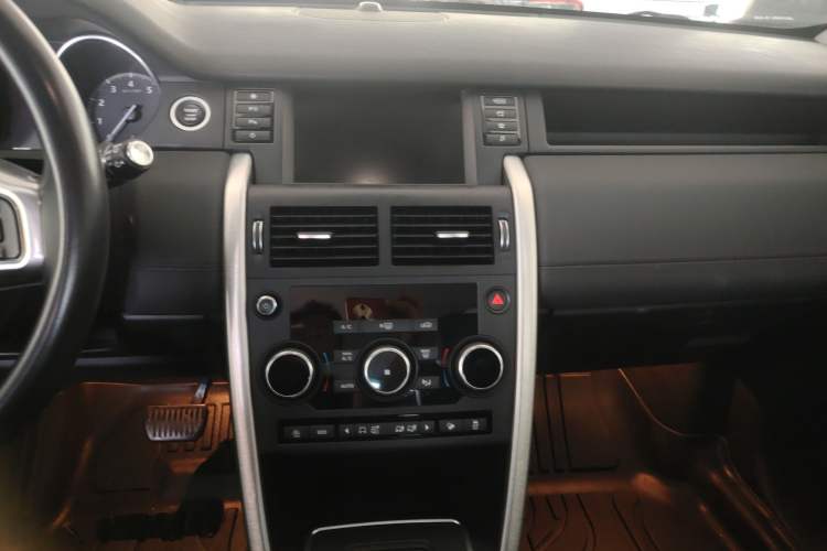 Used Land Rover Discovery Sport 2018 240 PS SE Version Audio And AC Panel