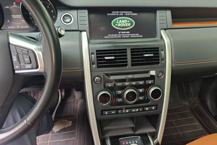 Used Land Rover Discovery Sport 2018 240 PS HSE LUXURY Edition Audio And AC Panel
